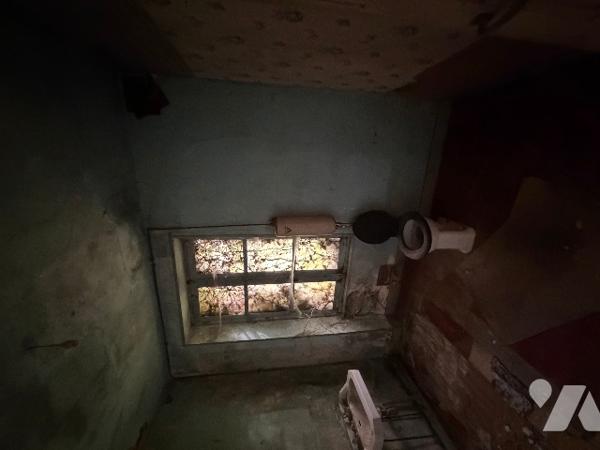 A CARROUGES - une maison d'habitation à rénover (93m²), en plein coeur de CARROUGES