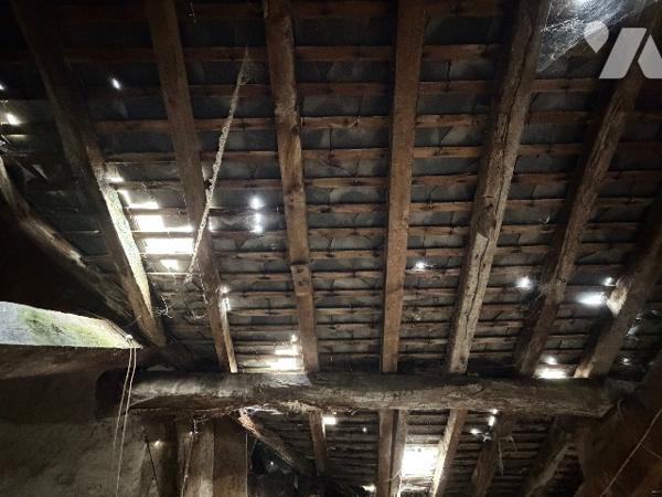 A CARROUGES - une maison d'habitation à rénover (93m²), en plein coeur de CARROUGES