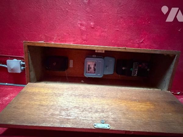 A CARROUGES - une maison d'habitation à rénover (93m²), en plein coeur de CARROUGES