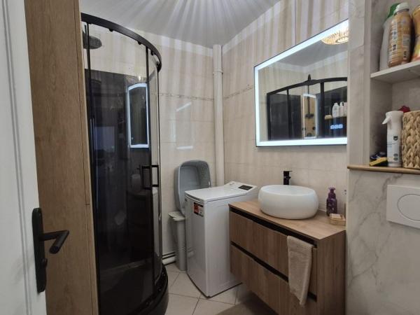 APPARTEMENT 2 PIECES PK SSOL et CAVE