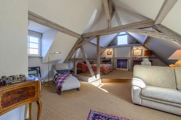 Magnifique Corps de ferme rénové 28 ares env. dépendances.