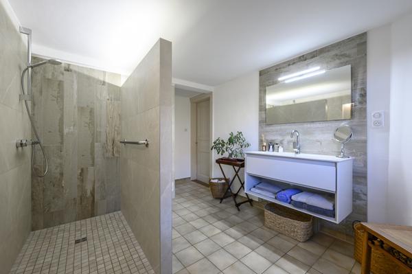 Magnifique Corps de ferme rénové 28 ares env. dépendances.