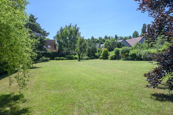 Magnifique Corps de ferme rénové 28 ares env. dépendances.