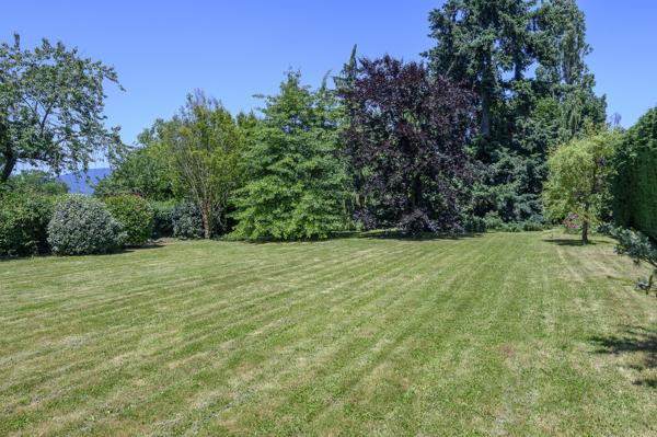 Magnifique Corps de ferme rénové 28 ares env. dépendances.