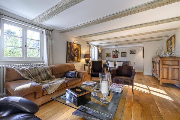 Magnifique Corps de ferme rénové 28 ares env. dépendances.