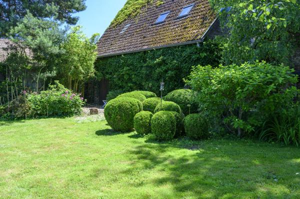 Magnifique Corps de ferme rénové 28 ares env. dépendances.