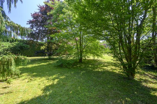 Magnifique Corps de ferme rénové 28 ares env. dépendances.