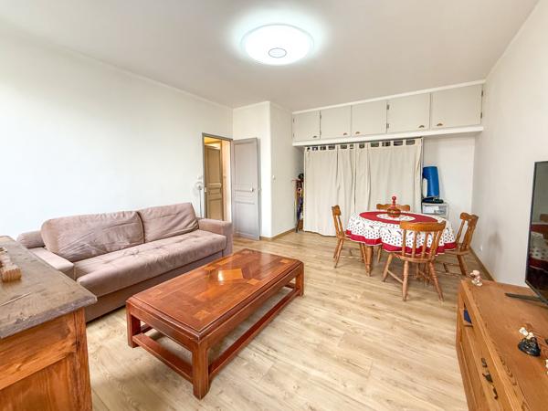 Marseille (13003) À VENDRE – Appartement T2 rénové avec cave – Marseille 13003