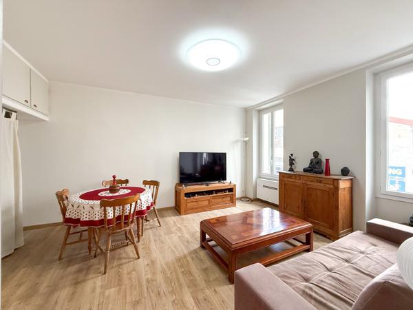 Marseille (13003) À VENDRE – Appartement T2 rénové avec cave – Marseille 13003