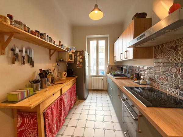 Marseille (13003) À VENDRE – Appartement T2 rénové avec cave – Marseille 13003