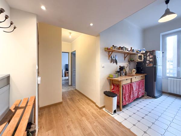 Marseille (13003) À VENDRE – Appartement T2 rénové avec cave – Marseille 13003