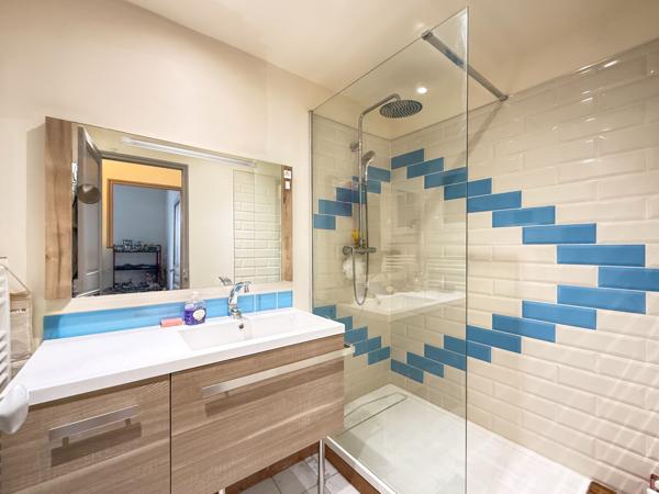 Marseille (13003) À VENDRE – Appartement T2 rénové avec cave – Marseille 13003