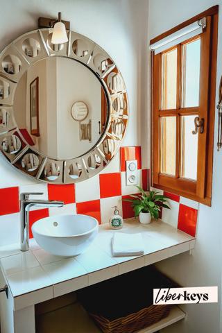 À Moustiers, la pierre qui rapporte : maison de village divisée pour la location