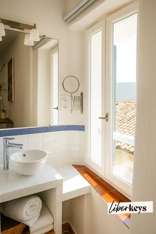 À Moustiers, la pierre qui rapporte : maison de village divisée pour la location