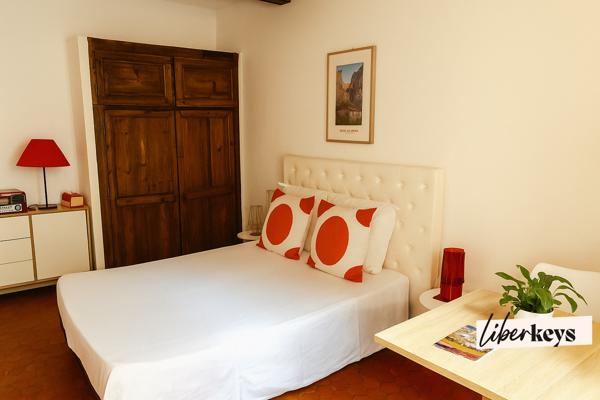 À Moustiers, la pierre qui rapporte : maison de village divisée pour la location