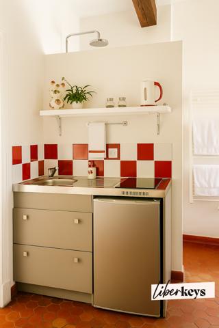 À Moustiers, la pierre qui rapporte : maison de village divisée pour la location