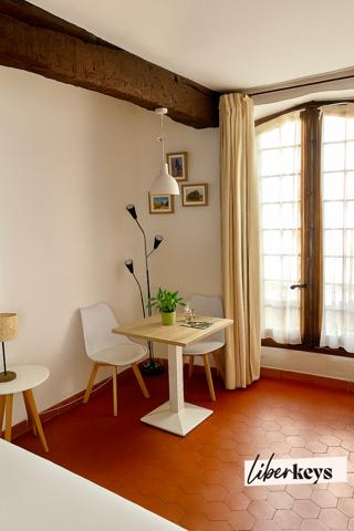 À Moustiers, la pierre qui rapporte : maison de village divisée pour la location