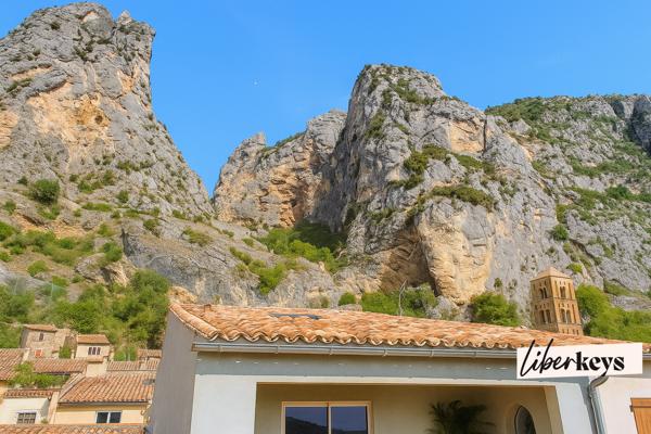 À Moustiers, la pierre qui rapporte : maison de village divisée pour la location