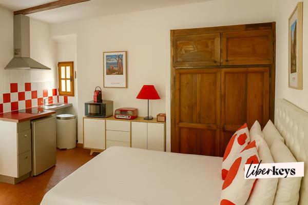 À Moustiers, la pierre qui rapporte : maison de village divisée pour la location