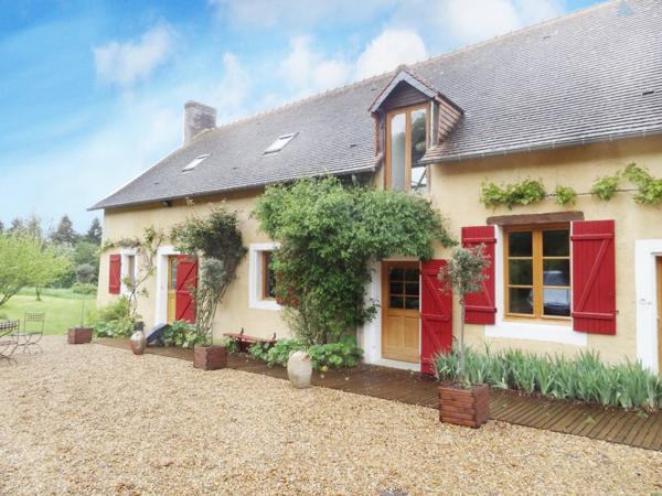 GRANDE LONGERE D'EXCEPTION, EN FORET