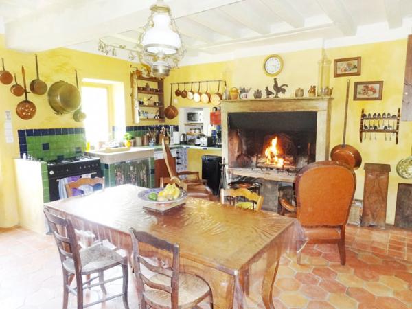 GRANDE LONGERE D'EXCEPTION, EN FORET