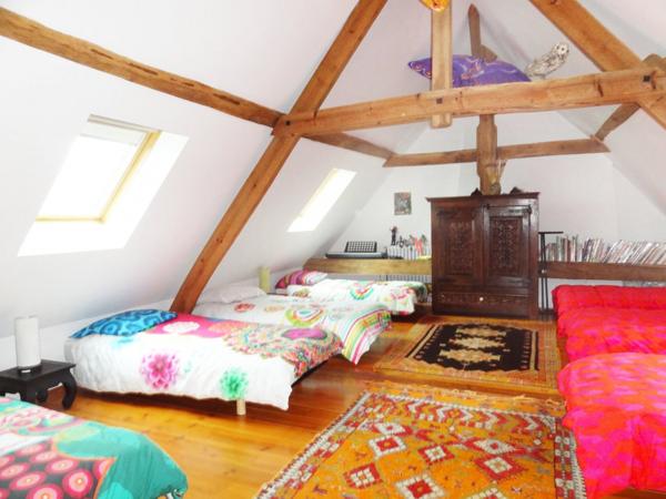 GRANDE LONGERE D'EXCEPTION, EN FORET