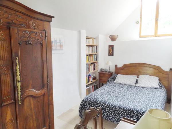 GRANDE LONGERE D'EXCEPTION, EN FORET