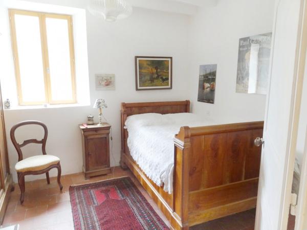 GRANDE LONGERE D'EXCEPTION, EN FORET