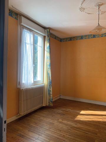 MAISON DE VILLE F5 DE 123 M² A RÉNOVER PROCHE CENTRE-VILLE CHÂTELLERAULT Réf 2631