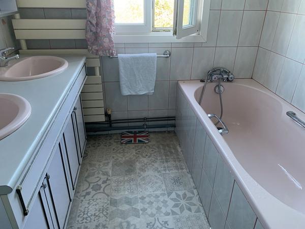 MAISON DE VILLE F5 DE 123 M² A RÉNOVER PROCHE CENTRE-VILLE CHÂTELLERAULT Réf 2631
