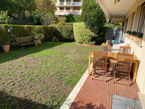 Appartement Le Mesnil Le Roi 5 pièce(s) Loyer 1 913 €/mois charges comprises **  - Référence  4679