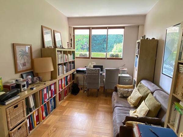 Appartement Le Mesnil Le Roi 5 pièce(s) Loyer 1 913 €/mois charges comprises **  - Référence  4679