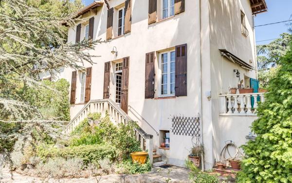 Maison à vendre    5 pièces •  Marseille 12