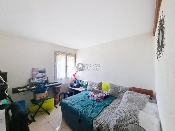 Maison à rénover sur un terrain d'environ 6500m2