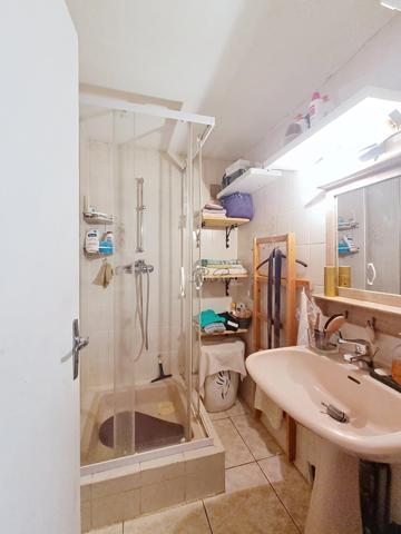 Maison à rénover sur un terrain d'environ 6500m2