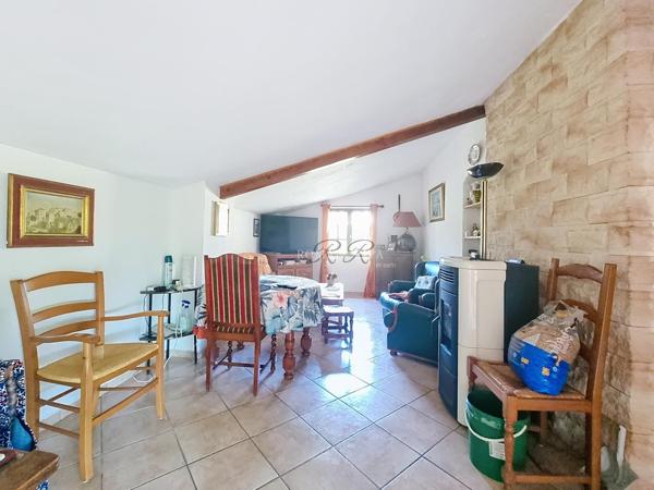 Maison à rénover sur un terrain d'environ 6500m2