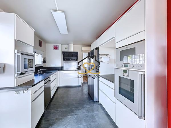 Cournon-d'Auvergne (63800) ENSEMBLE IMMOBILIER - MAISON 6 CHAMBRES - CABINET PRO - COURNON D'AUVERGNE - 63800