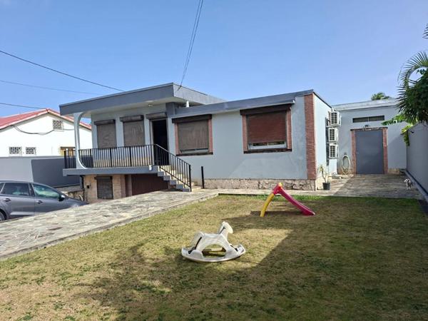 PLAIN PIED Maison avec piscine