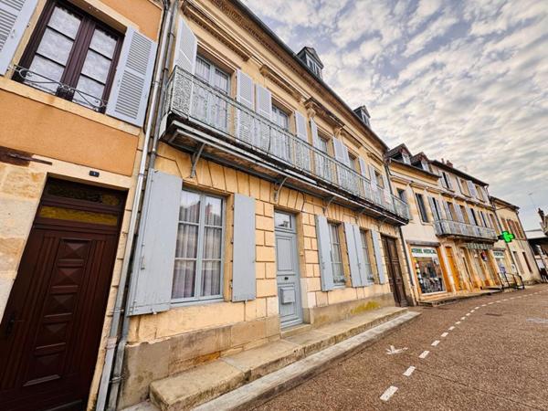 Grande maison familiale dans le centre de Prémery