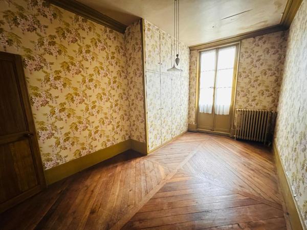 Grande maison familiale dans le centre de Prémery