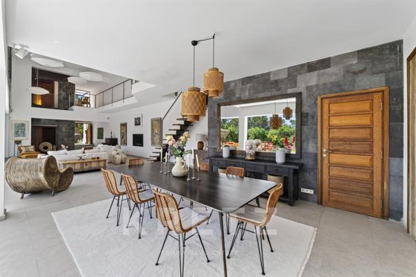VILLA D'ARCHITECTE D'EXCEPTION DE 500 M2 AVEC ROOFTOP VUE SAINTE-VICTOIRE