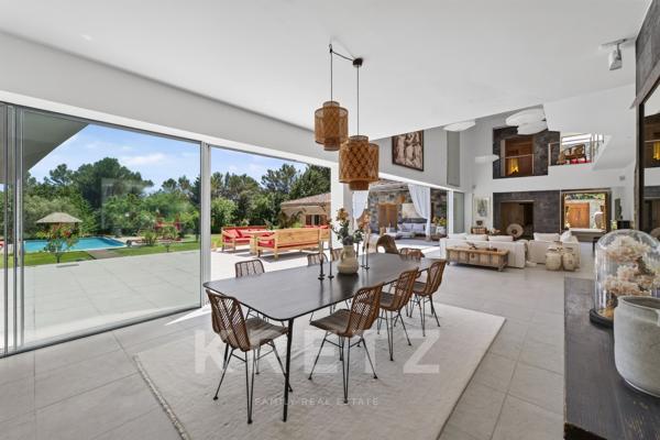 VILLA D'ARCHITECTE D'EXCEPTION DE 500 M2 AVEC ROOFTOP VUE SAINTE-VICTOIRE