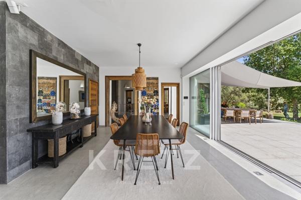 VILLA D'ARCHITECTE D'EXCEPTION DE 500 M2 AVEC ROOFTOP VUE SAINTE-VICTOIRE