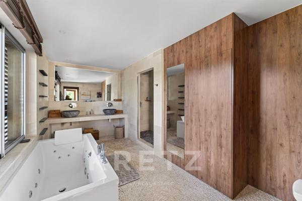 VILLA D'ARCHITECTE D'EXCEPTION DE 500 M2 AVEC ROOFTOP VUE SAINTE-VICTOIRE