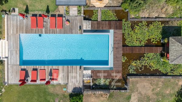 VILLA D'ARCHITECTE D'EXCEPTION DE 500 M2 AVEC ROOFTOP VUE SAINTE-VICTOIRE