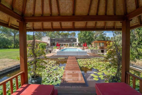 VILLA D'ARCHITECTE D'EXCEPTION DE 500 M2 AVEC ROOFTOP VUE SAINTE-VICTOIRE