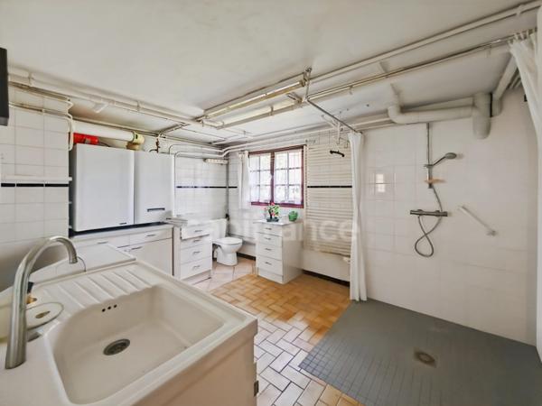 À Saint-Rémy (71) à vendre maison familiale de 280 m² habitables 7 chambres 640 m² de terrain clos !