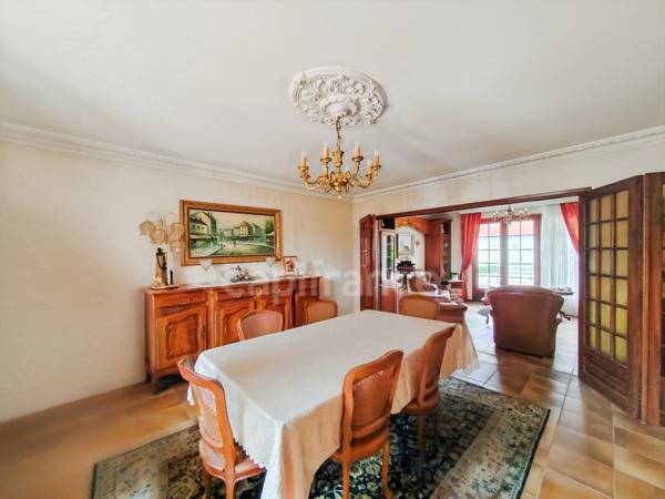 À Saint-Rémy (71) à vendre maison familiale de 280 m² habitables 7 chambres 640 m² de terrain clos !