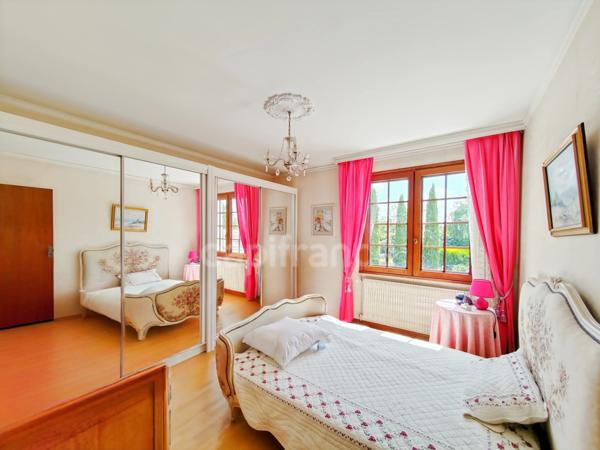 À Saint-Rémy (71) à vendre maison familiale de 280 m² habitables 7 chambres 640 m² de terrain clos !