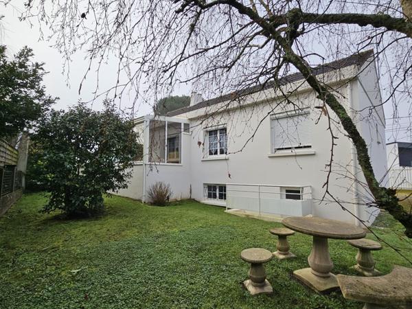Maison à LA ROCHE-SUR-YON, 85000 - 6 pièces 122m²